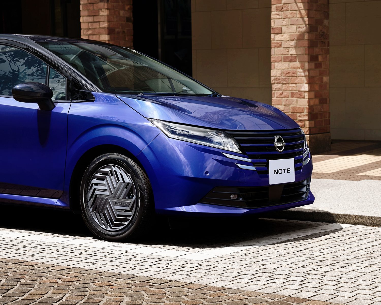 【日産ノート】新型はダサくて価格が高い?90周年記念車の違いは?マイナーチェンジ2023 | ひつじ茶屋